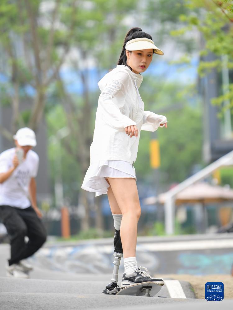 菠萝休闲娱乐